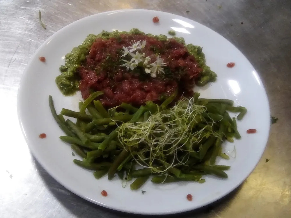 Bœuf Tartare Sauce Pesto À L Ail D Ours